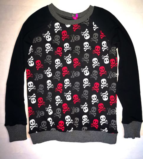 Sweat Têtes de mort T.10ans/140 cm