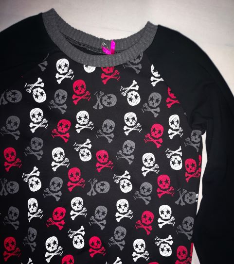 Sweat Têtes de mort T.10ans/140 cm