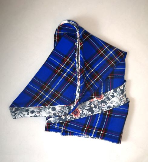 Foulard Triangle clan et têtes de mort