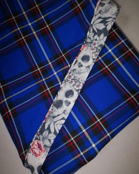 Foulard Triangle clan et têtes de mort