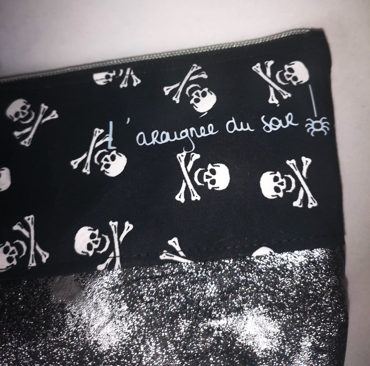 Trousse Crânes et métal pailleté