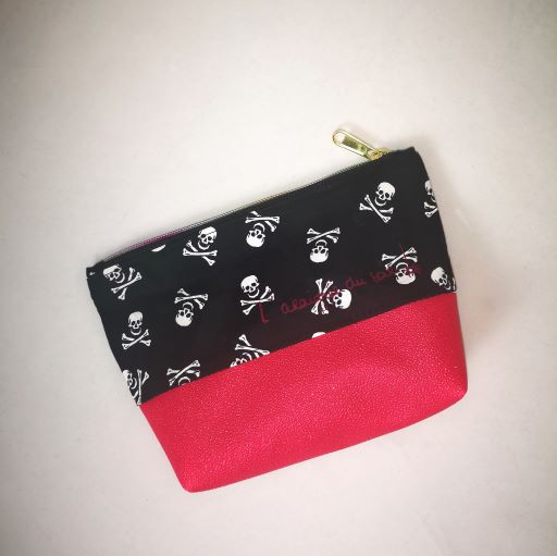 Trousse Crânes et métal pailleté