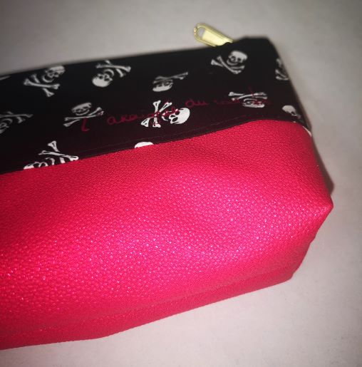 Trousse Crânes et métal pailleté