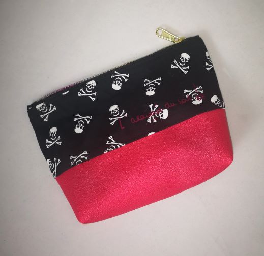 Trousse Crânes et métal pailleté