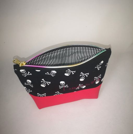 Trousse Crânes et métal pailleté