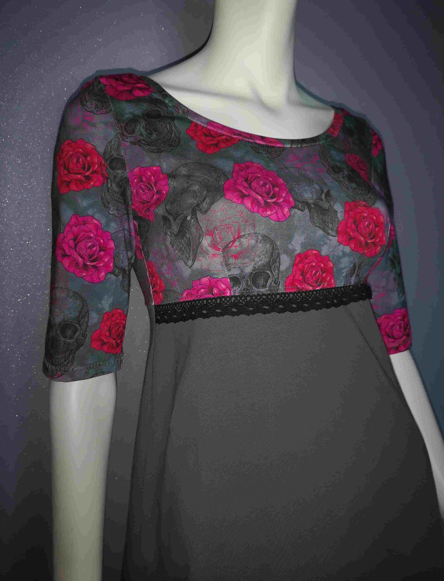 Robe têtes de mort et roses T.S