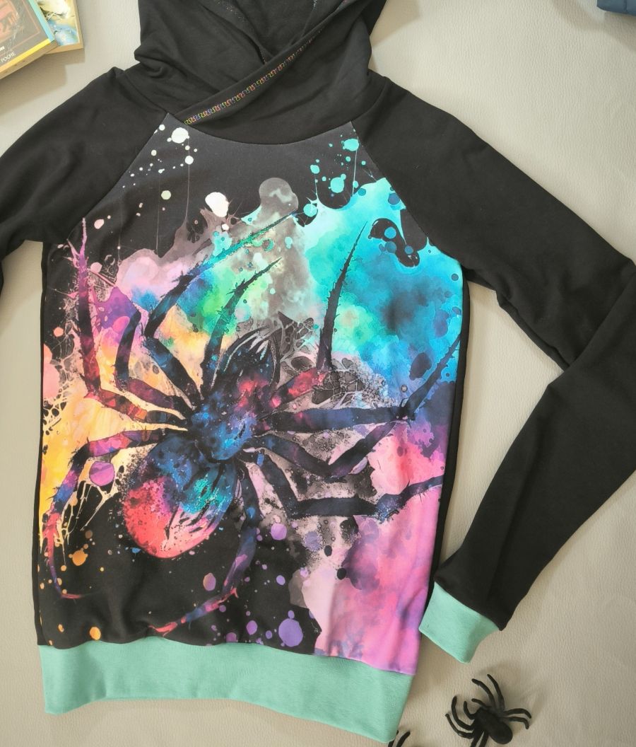 Sweat à capuche enfant araignée colorée – noir et vert tendre – taille 12 ans (modèle unique, fait main)