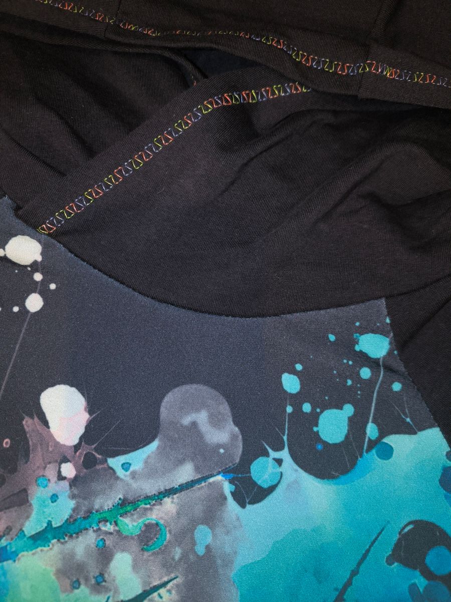 Sweat à capuche enfant araignée colorée – noir et vert tendre – taille 12 ans (modèle unique, fait main)