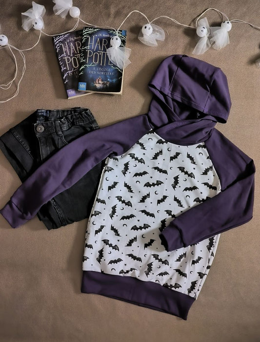 Sweat à capuche enfant chauves-souris & lunes – violet et blanc – taille 8 ans (modèle unique, fait main)