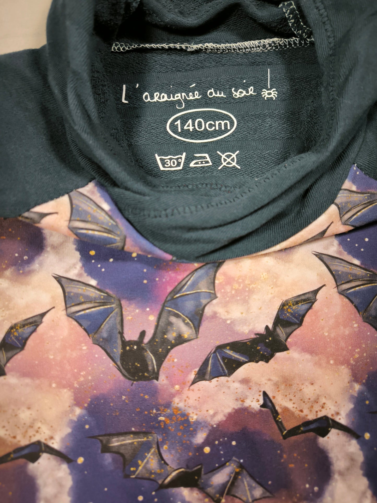 Sweat "Envolée de chauves-souris" T.140 cm/10 ans