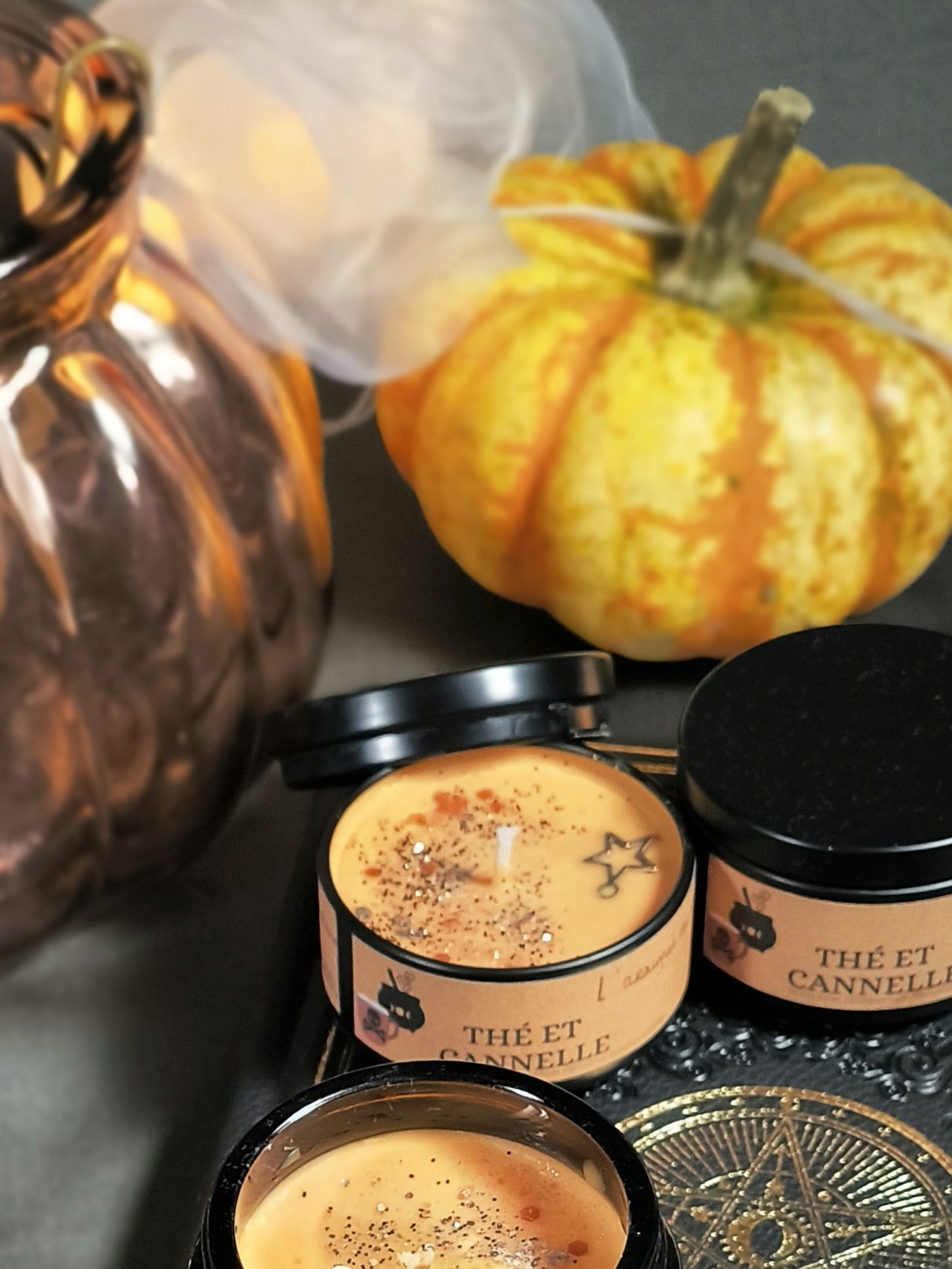 Mini Bougie Parfumée "Thé et Cannelle" dans un Pot Noir Mat – Édition Epices d'automne