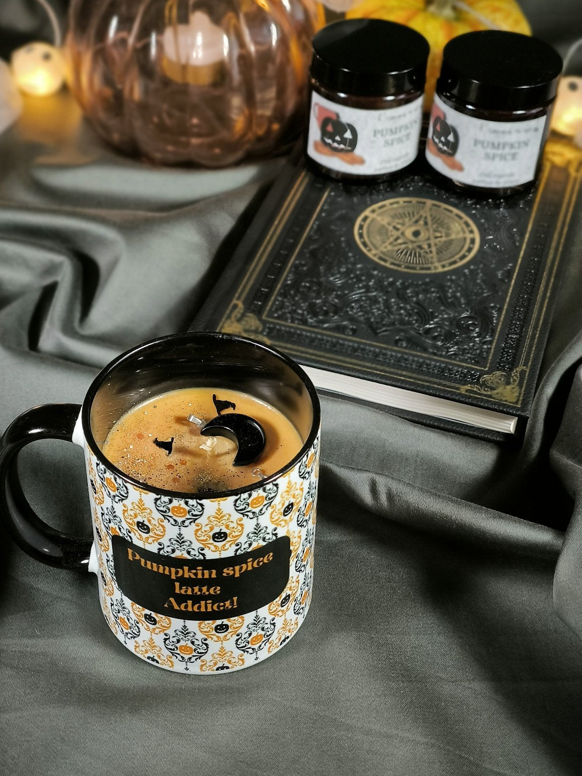 Bougie Parfumée automnale dans un mug – Édition Pumpkin Spice Addict