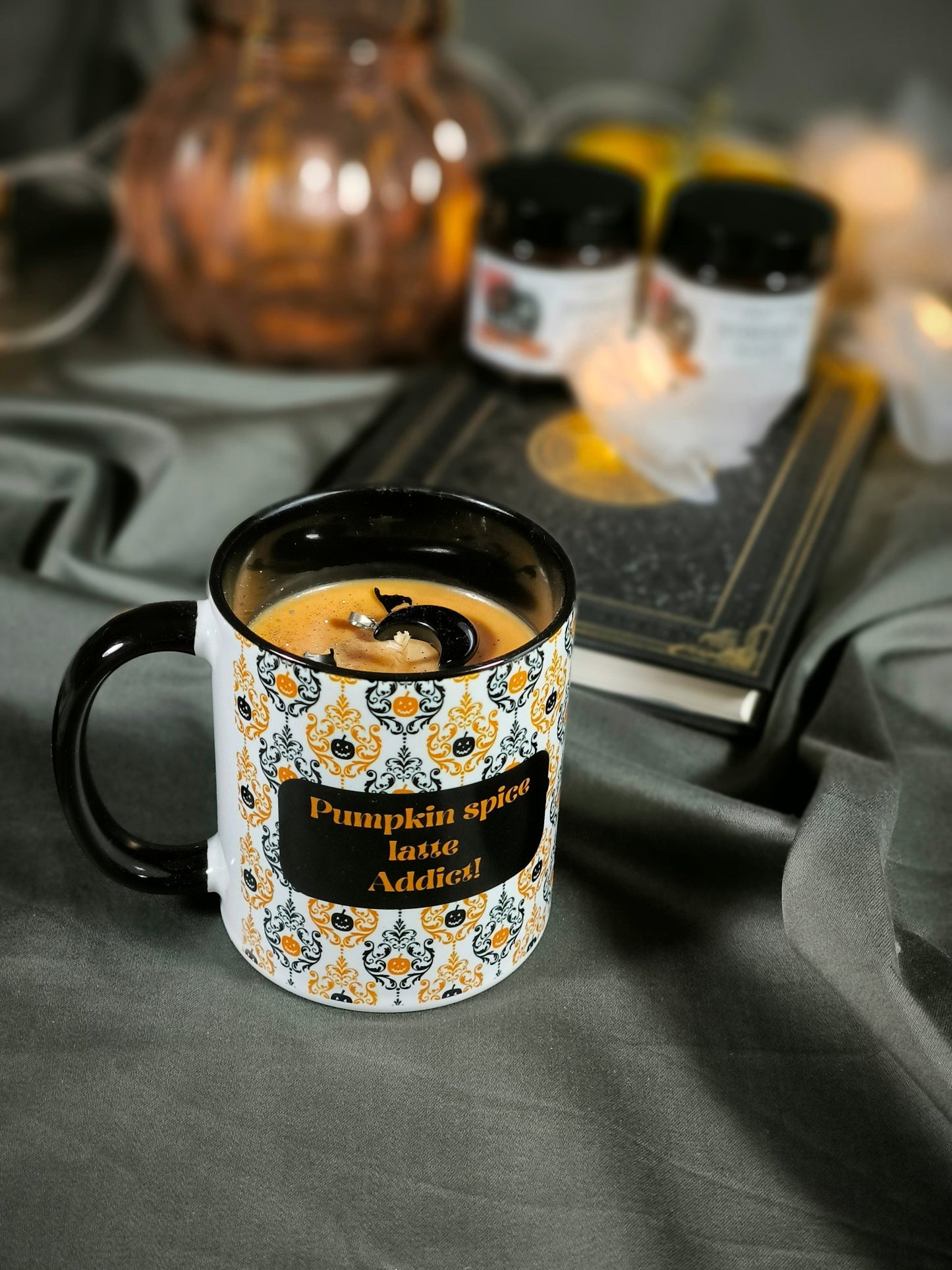 Bougie Parfumée automnale dans un mug – Édition Pumpkin Spice Addict