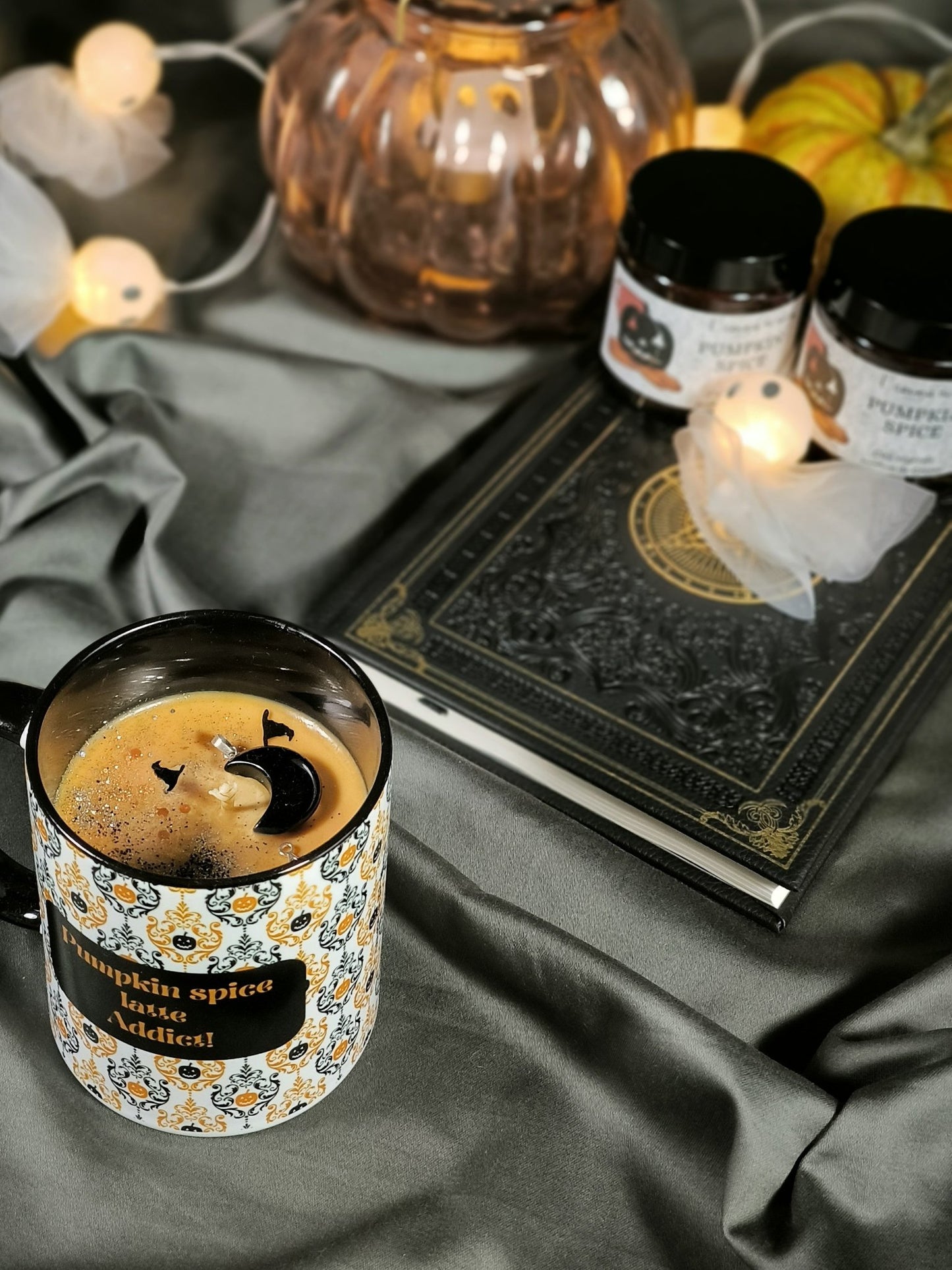 Bougie Parfumée automnale dans un mug – Édition Pumpkin Spice Addict