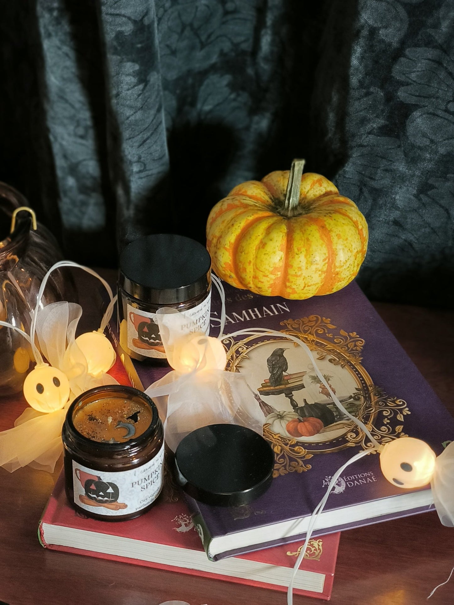 Bougie Parfumée automnale dans un Pot Ambré – Édition Pumpkin Spice Addict