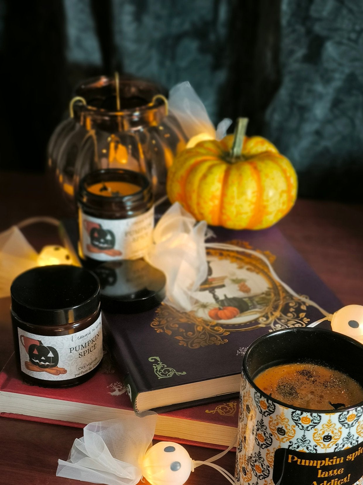 Bougie Parfumée automnale dans un Pot Ambré – Édition Pumpkin Spice Addict