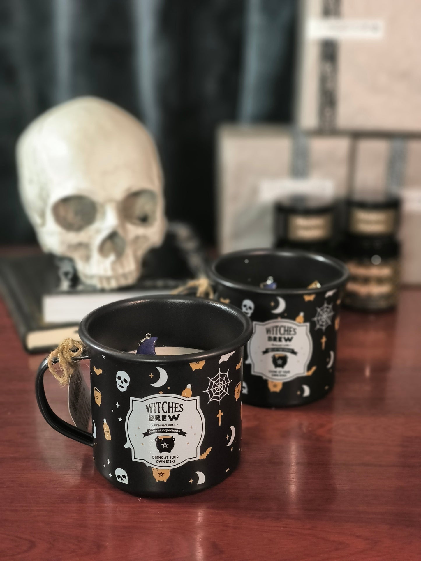 Bougie tasse métal Witch Brew