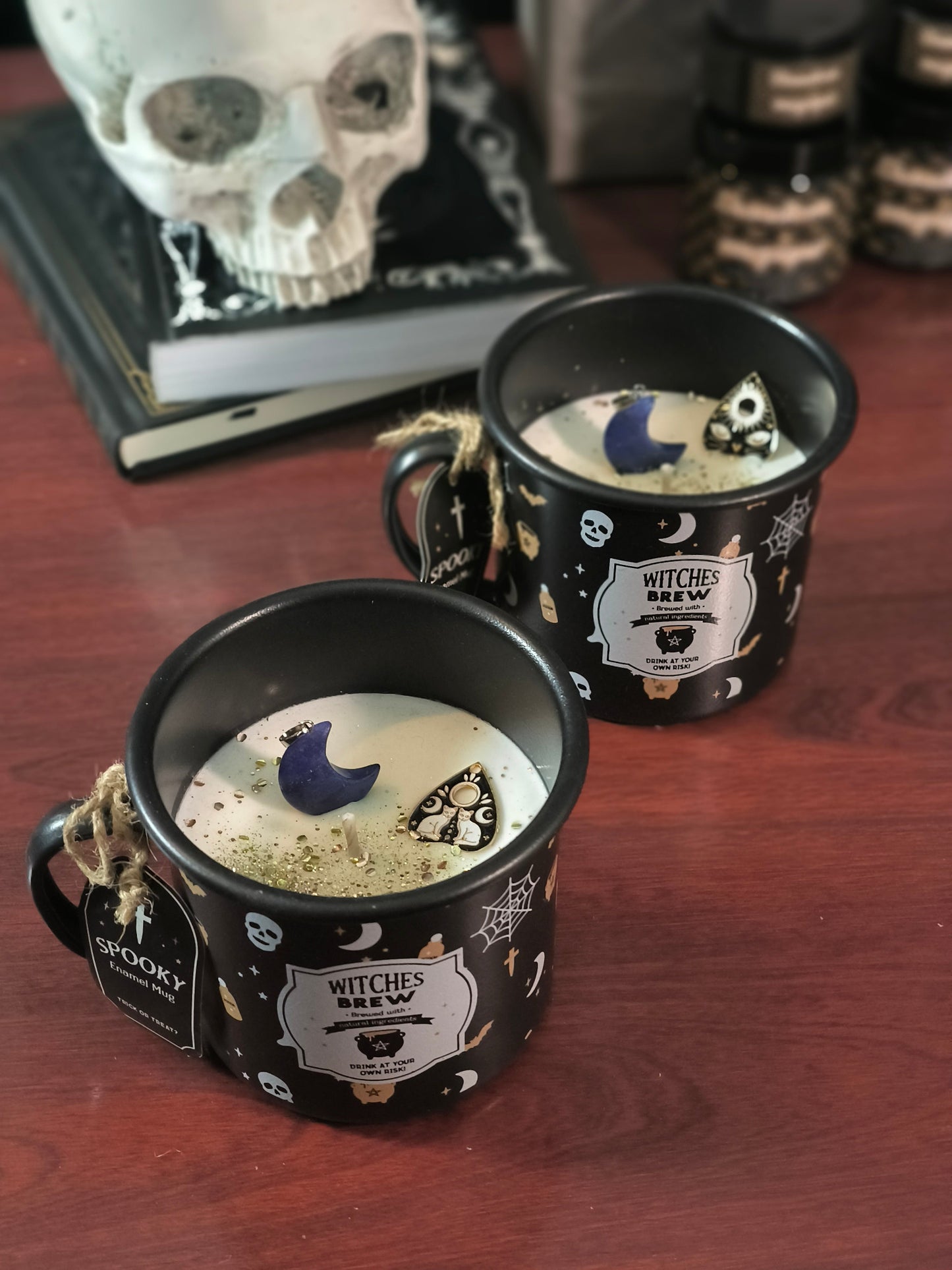 Bougie tasse métal Witch Brew