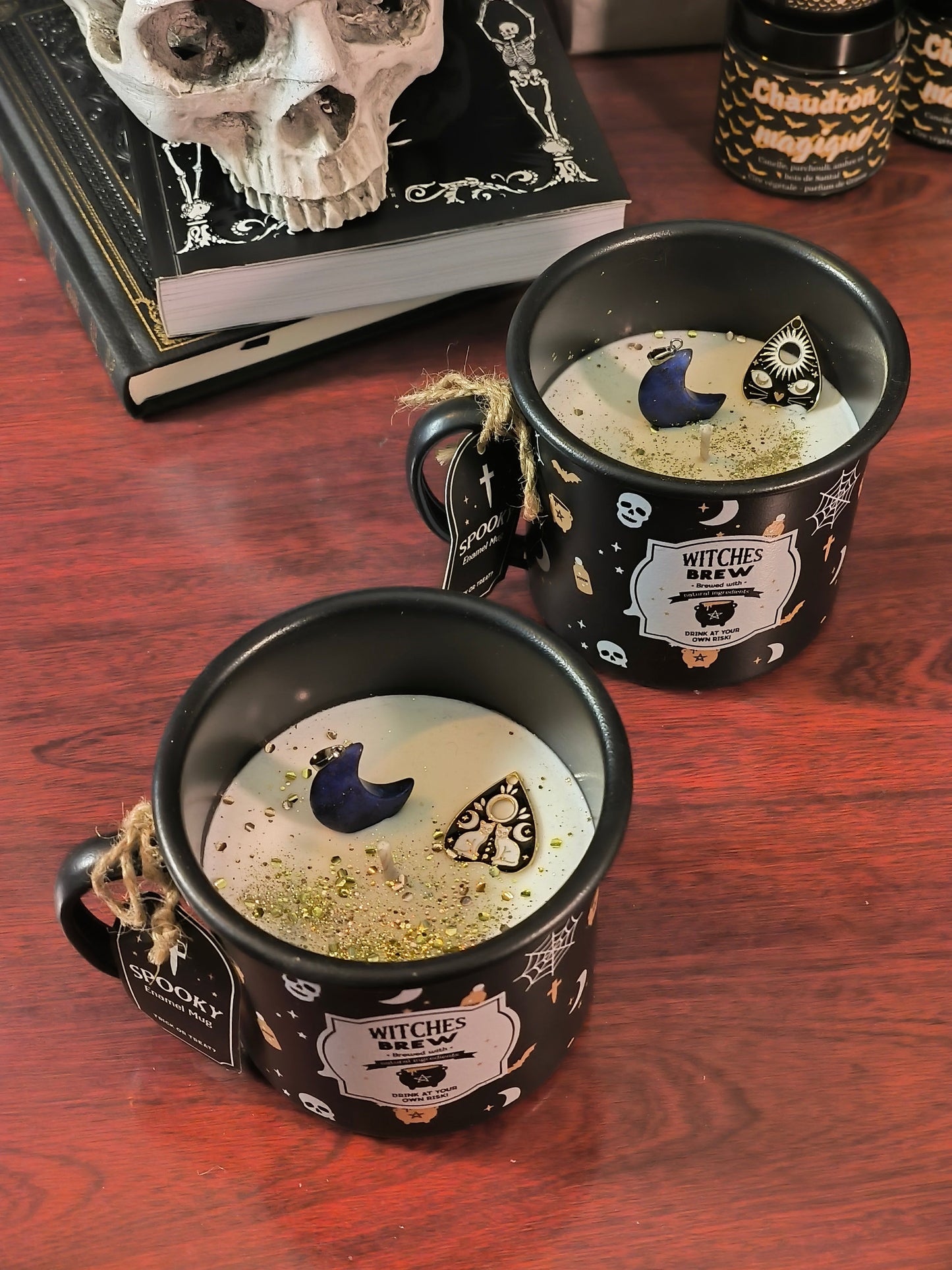 Bougie tasse métal Witch Brew