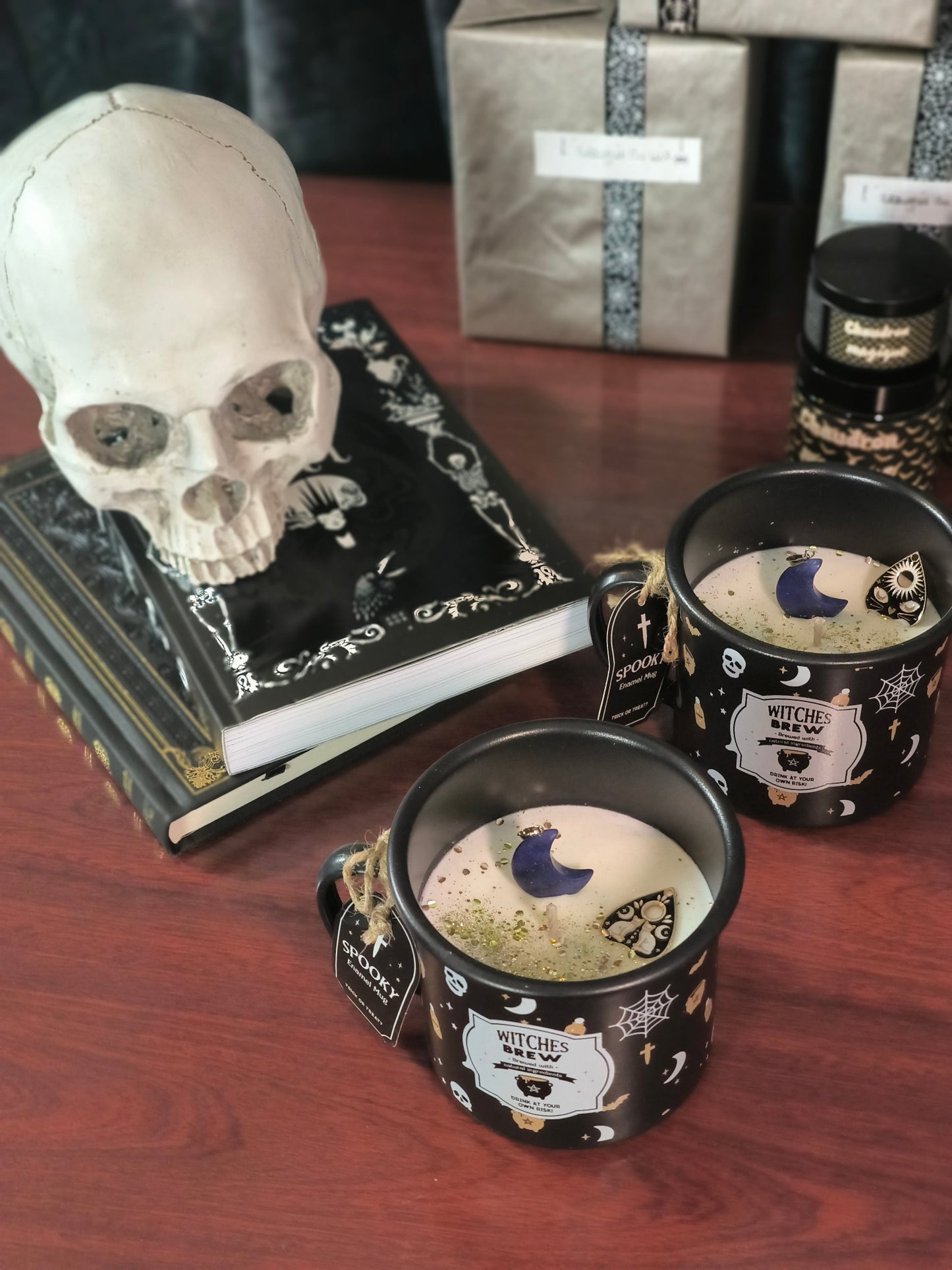 Bougie tasse métal Witch Brew