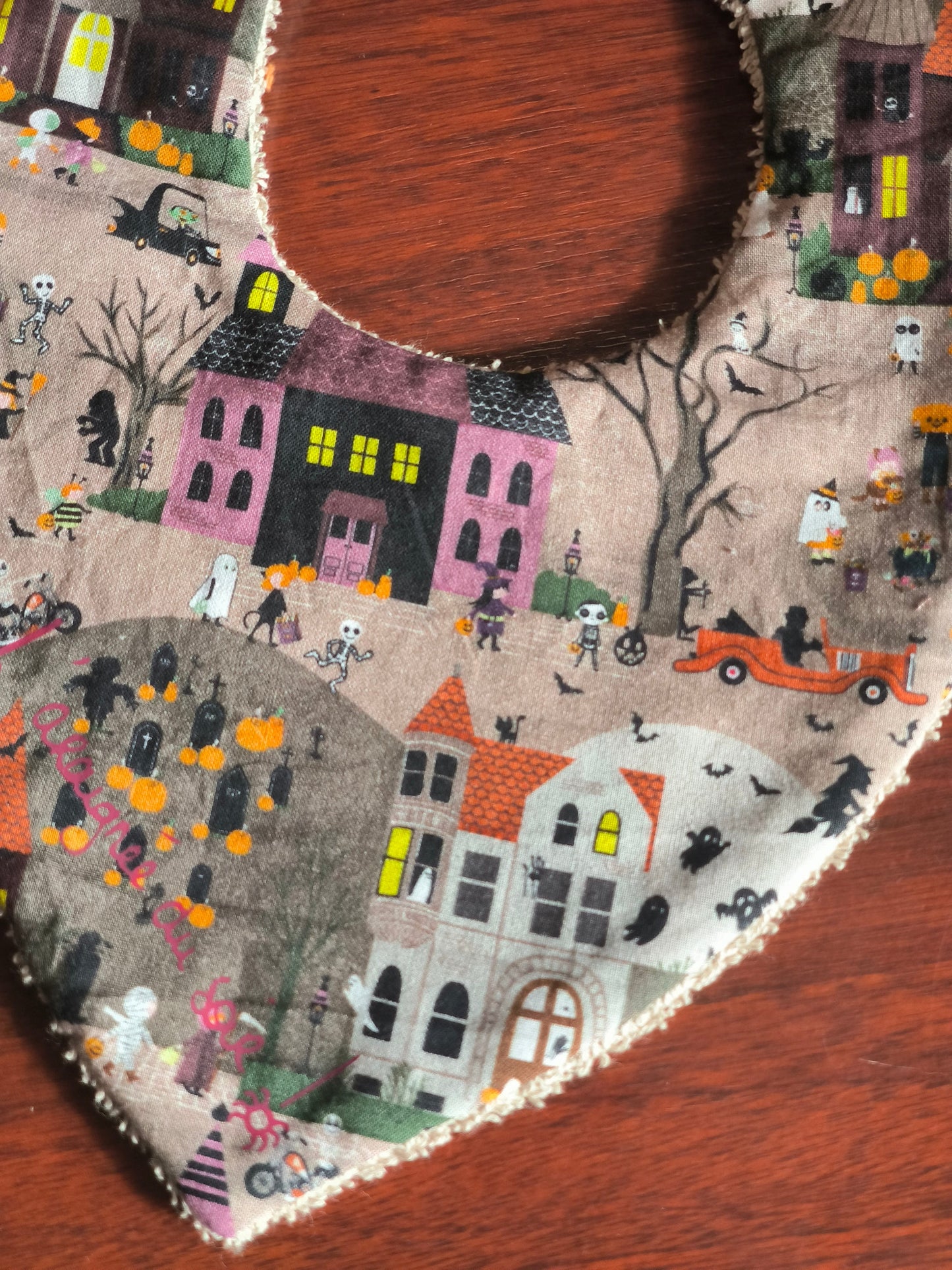 Bavoir bébé "Village d’Halloween"