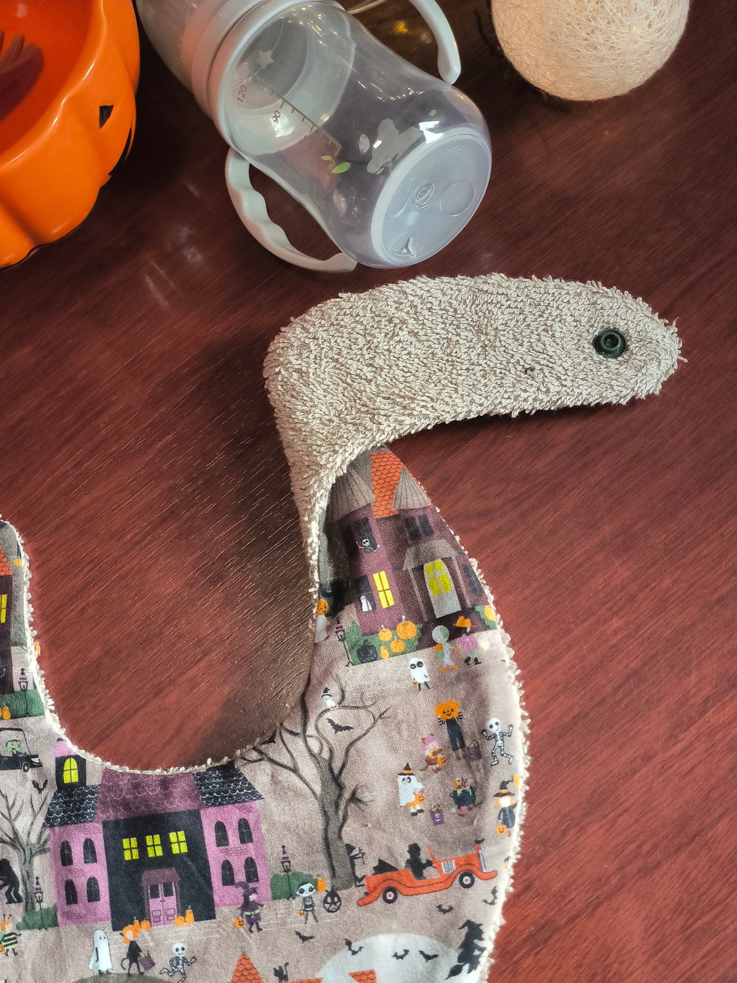Bavoir bébé "Village d’Halloween"