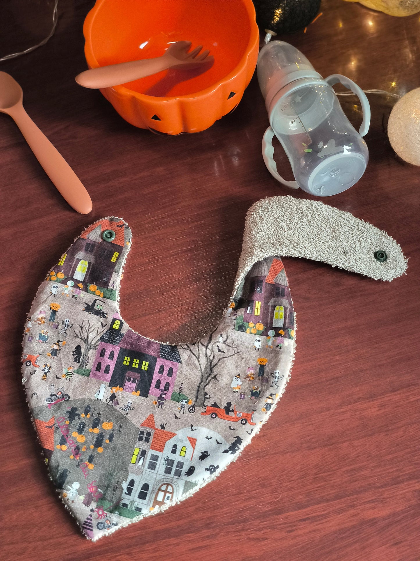 Bavoir bébé "Village d’Halloween"