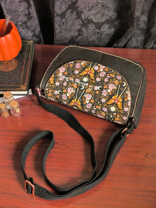 Besace Motifs Papillons & Symboles Mystiques – Détails Or Rose Pailleté
