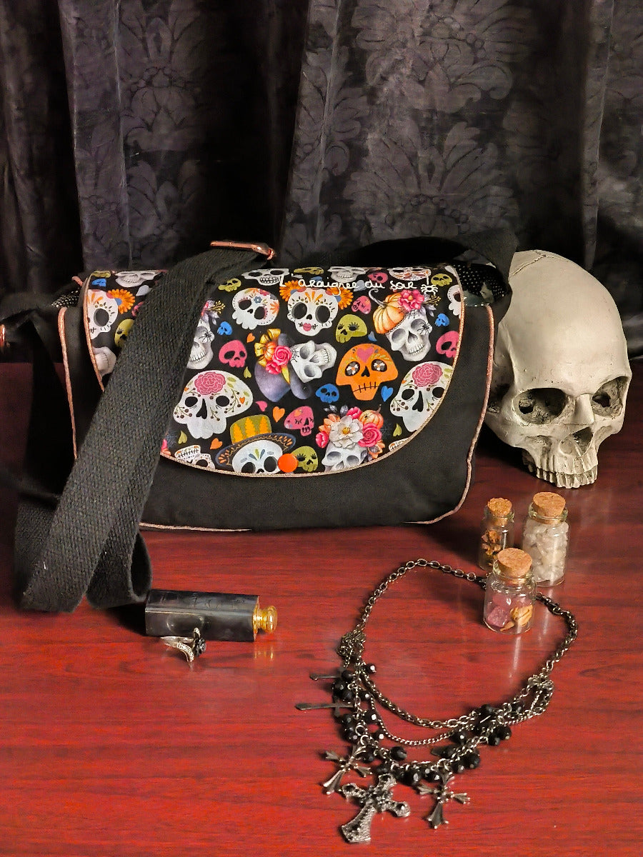 Besace Motifs Têtes de Mort Mexicaines & Citrouilles – Détails Or Rose Pailleté