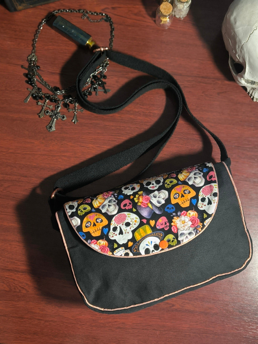 Besace Motifs Têtes de Mort Mexicaines & Citrouilles – Détails Or Rose Pailleté