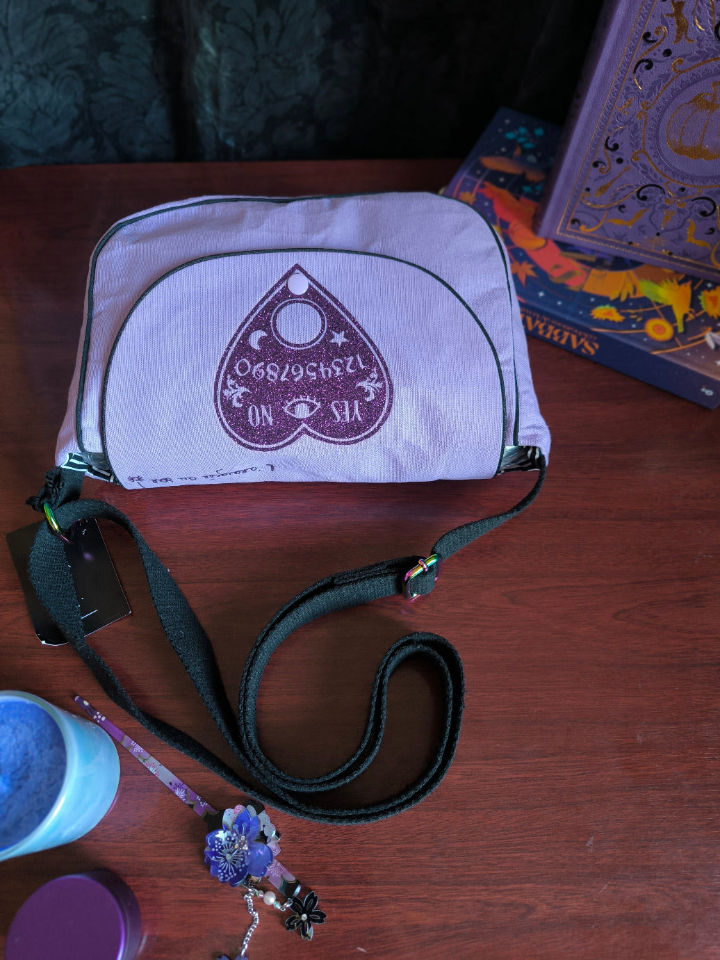 Sac besace Ouija violet – Sac sorcière pailleté – Pièce unique