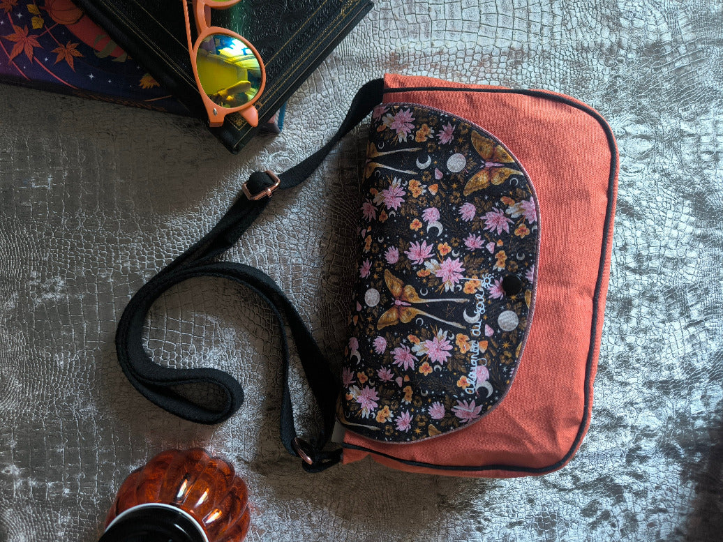 Sac besace Papillons de nuit – Pièce unique