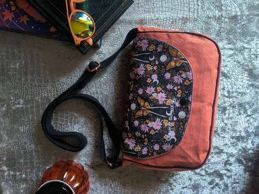 Sac besace Papillons de nuit – Pièce unique
