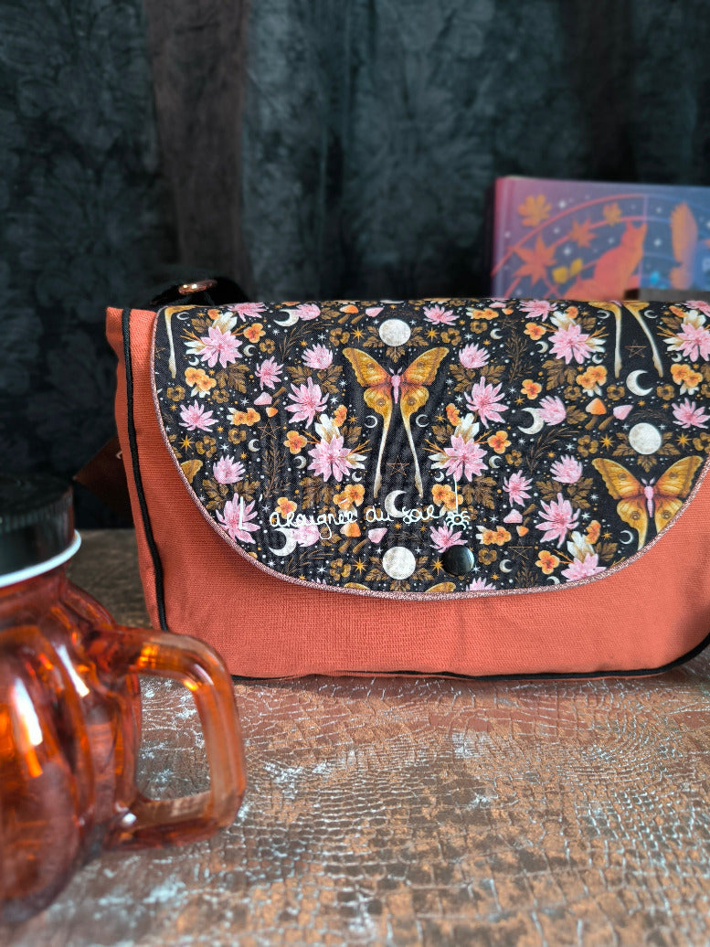 Sac besace Papillons de nuit – Pièce unique