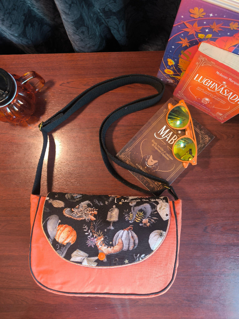 Sac besace sorcière orange rouille & noir – Pièce unique