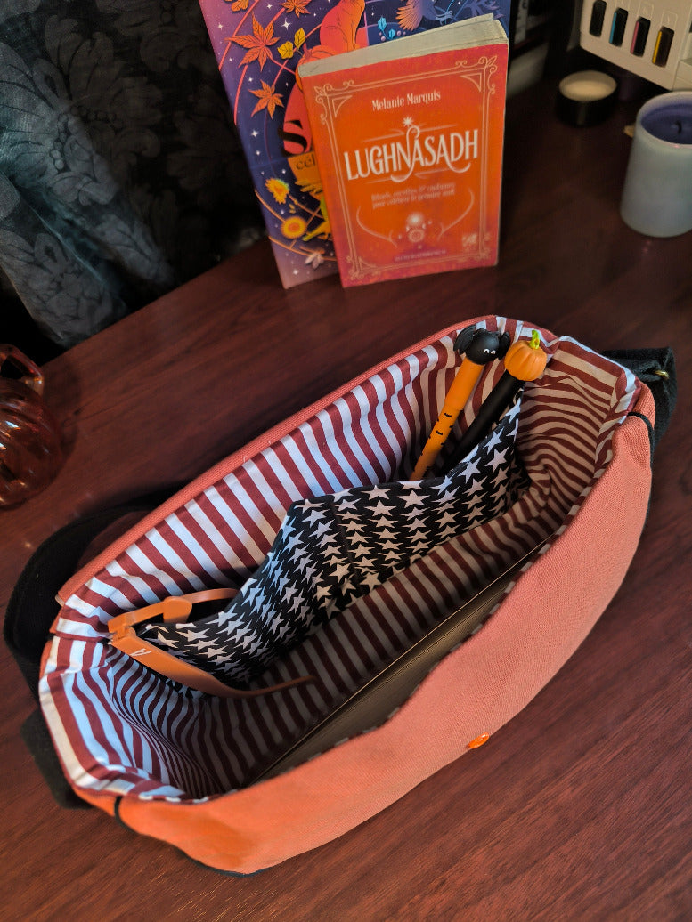 Sac besace sorcière orange rouille & noir – Pièce unique