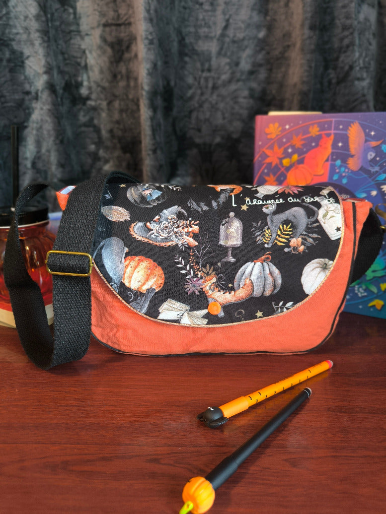 Sac besace sorcière orange rouille & noir – Pièce unique