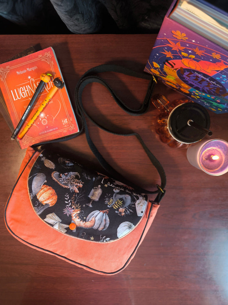 Sac besace sorcière orange rouille & noir – Pièce unique