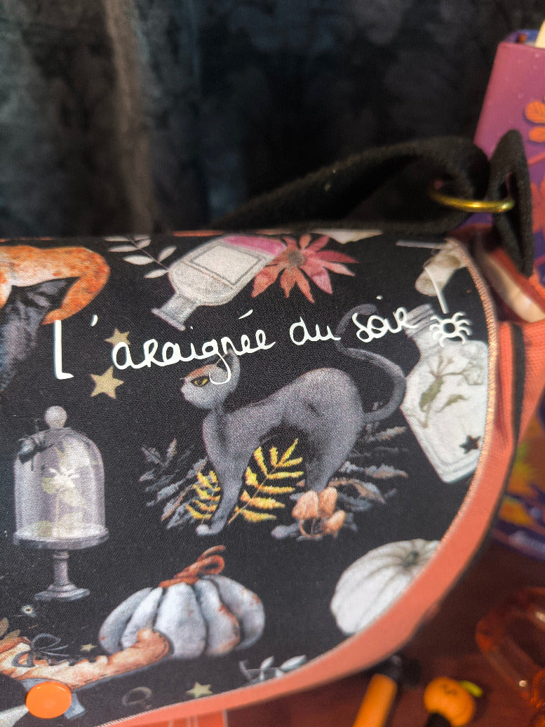 Sac besace sorcière orange rouille & noir – Pièce unique