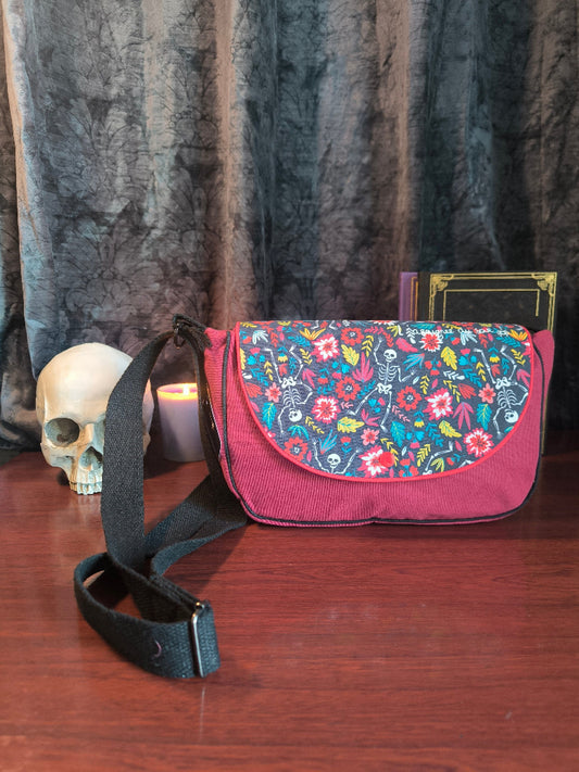 Sac besace bordeaux – Squelettes &amp; fleurs colorées