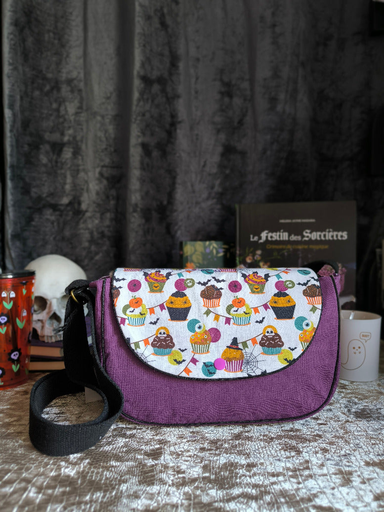 Sac besace Halloween violet & cupcakes – Pièce unique (Copie)