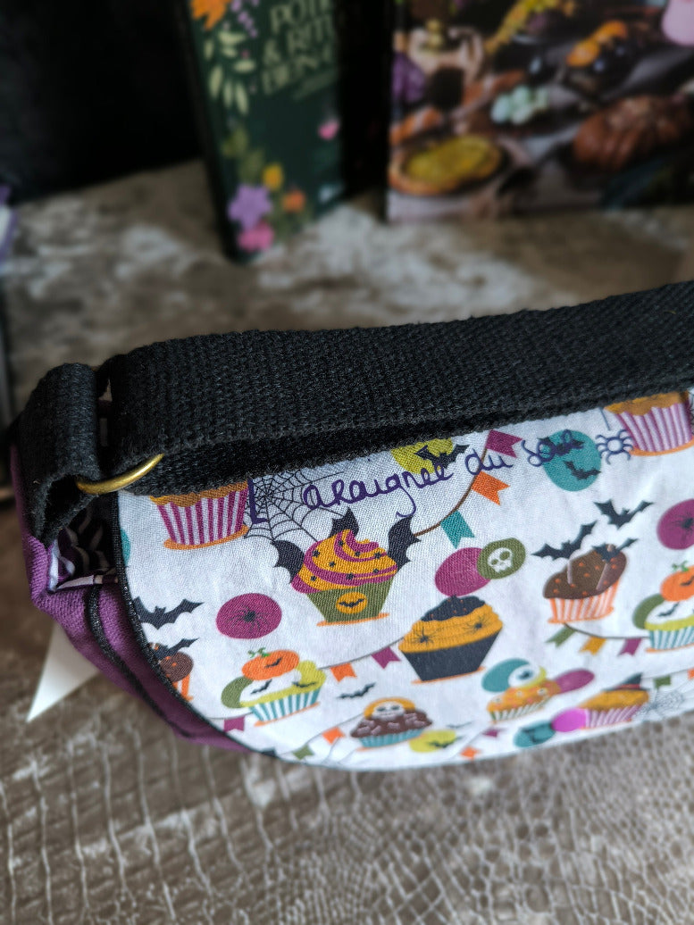 Sac besace Halloween violet & cupcakes – Pièce unique (Copie)