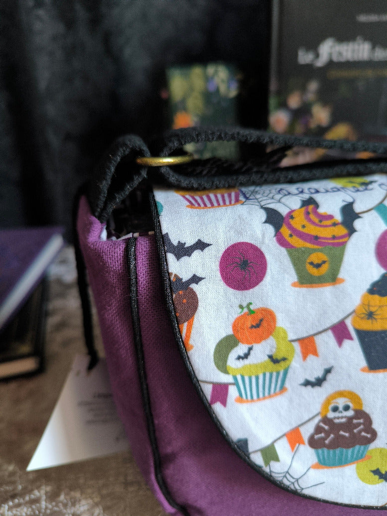 Sac besace Halloween violet & cupcakes – Pièce unique (Copie)