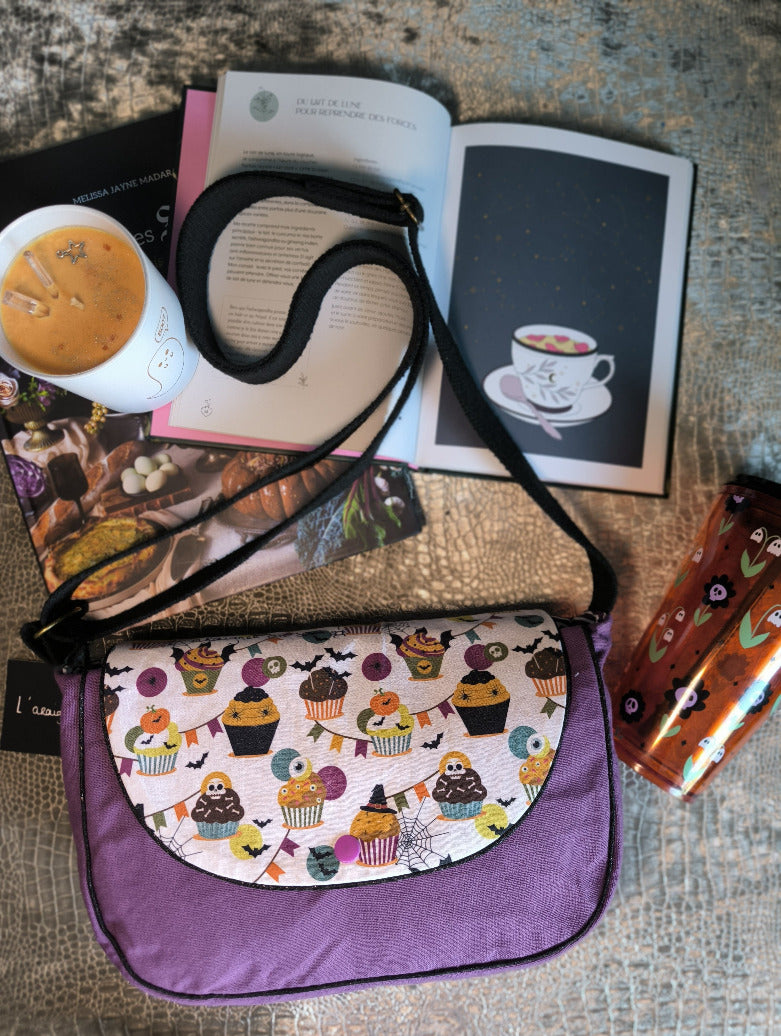 Sac besace Halloween violet & cupcakes – Pièce unique (Copie)