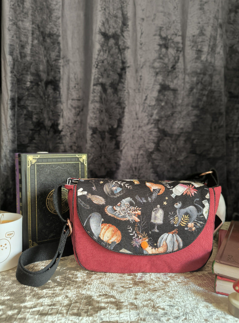Sac besace sorcière bordeaux & noir – Pièce unique
