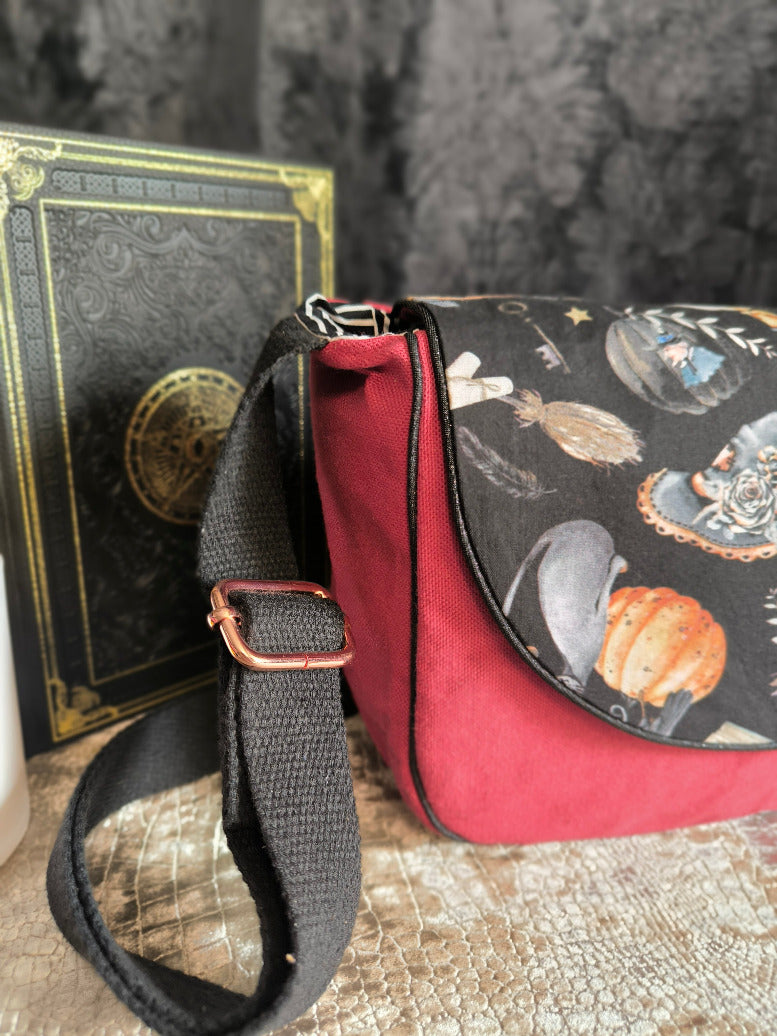 Sac besace sorcière bordeaux & noir – Pièce unique