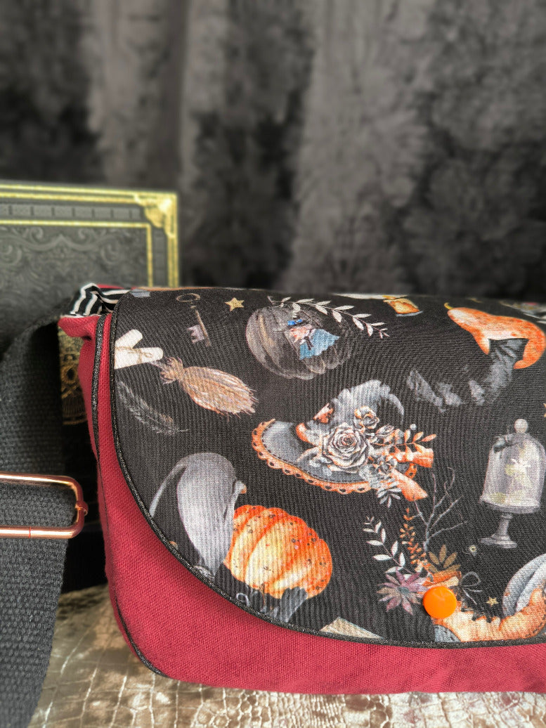 Sac besace sorcière bordeaux & noir – Pièce unique