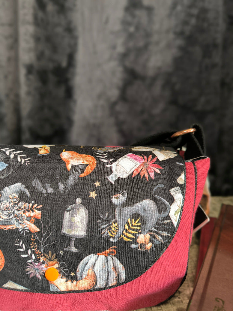 Sac besace sorcière bordeaux & noir – Pièce unique