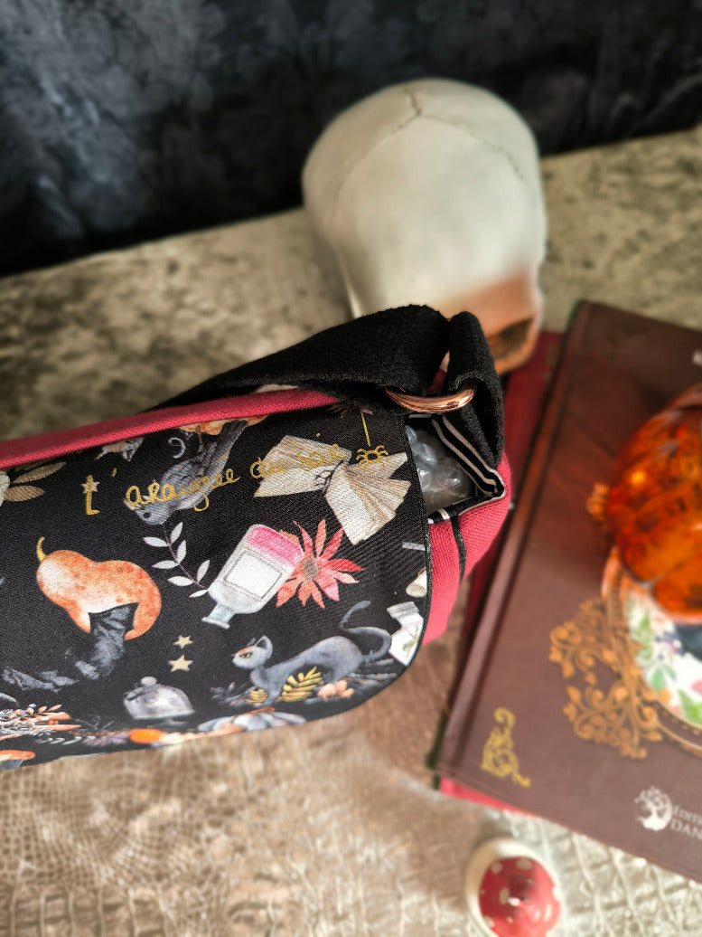 Sac besace sorcière bordeaux & noir – Pièce unique