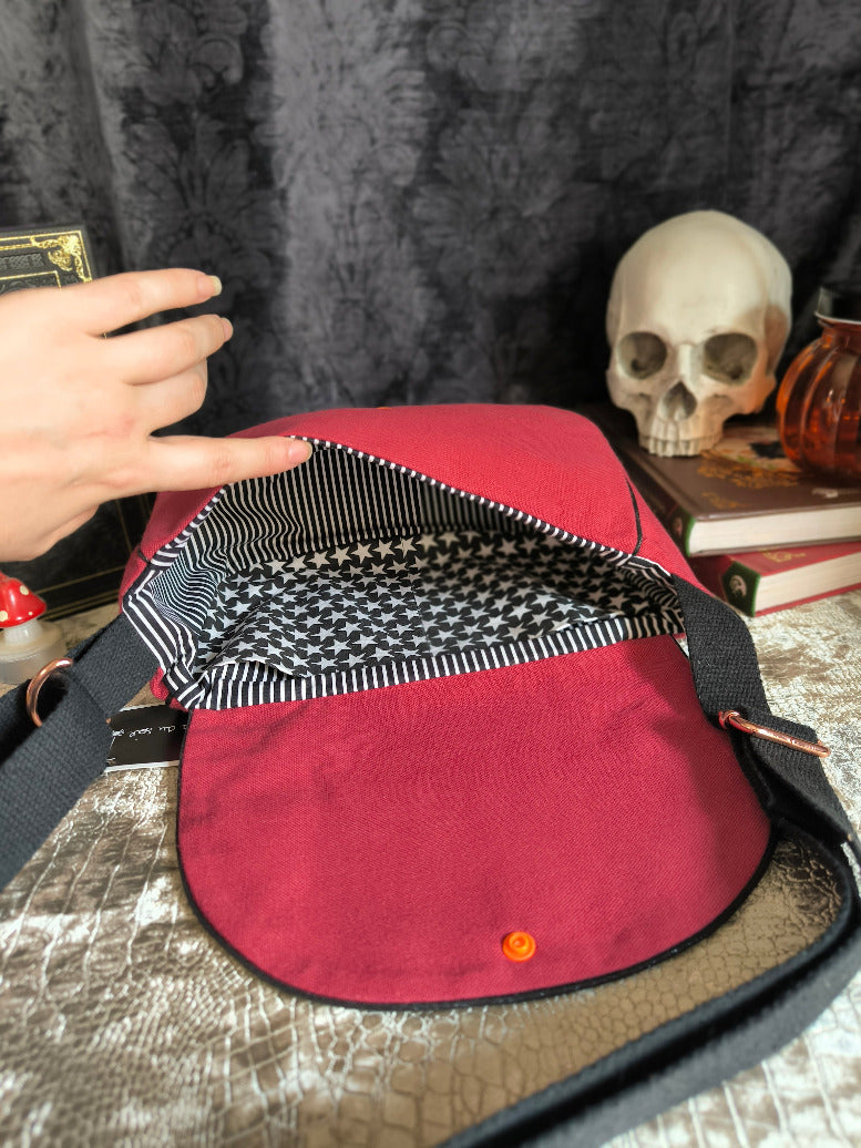 Sac besace sorcière bordeaux & noir – Pièce unique